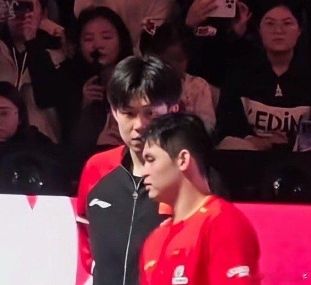 王楚钦玩麦克风孩子好无聊哈哈哈哈