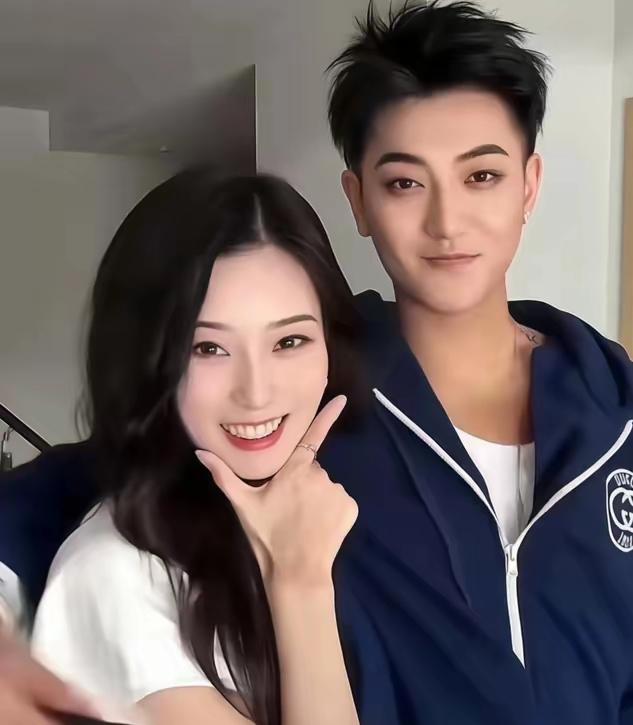 黄子韬和徐艺洋要办婚礼了，真是让人没想到，他俩居然要直播婚礼给粉丝看。两人领证一