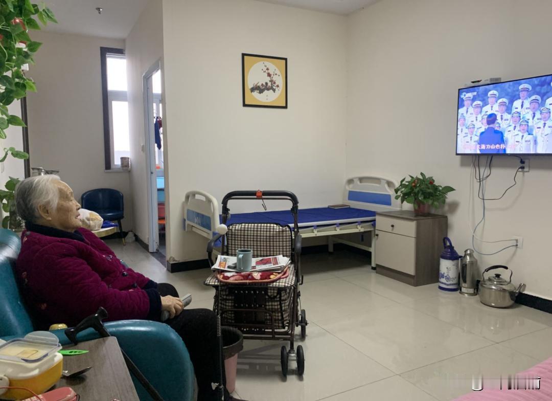 我今年68岁，退休金5000，今早儿媳妇打来电话说：“妈！你收拾一下准备搬家吧！
