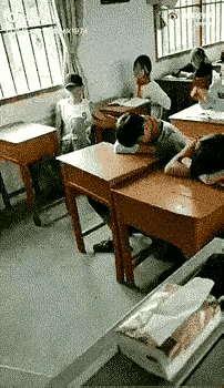 体罚或变相体罚学生的老师是无能的老师，是缺爱的教师

初中的学生毕竟还是孩子，他