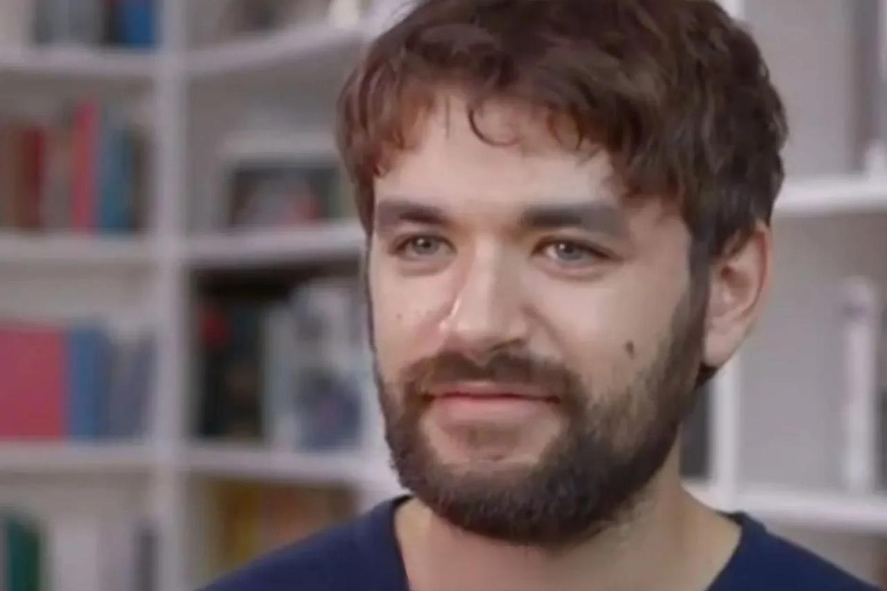 英国工党的前议员利龙·伍德科克-韦勒曼因涉嫌性骚扰一名13岁女孩被逮捕，罪行发生