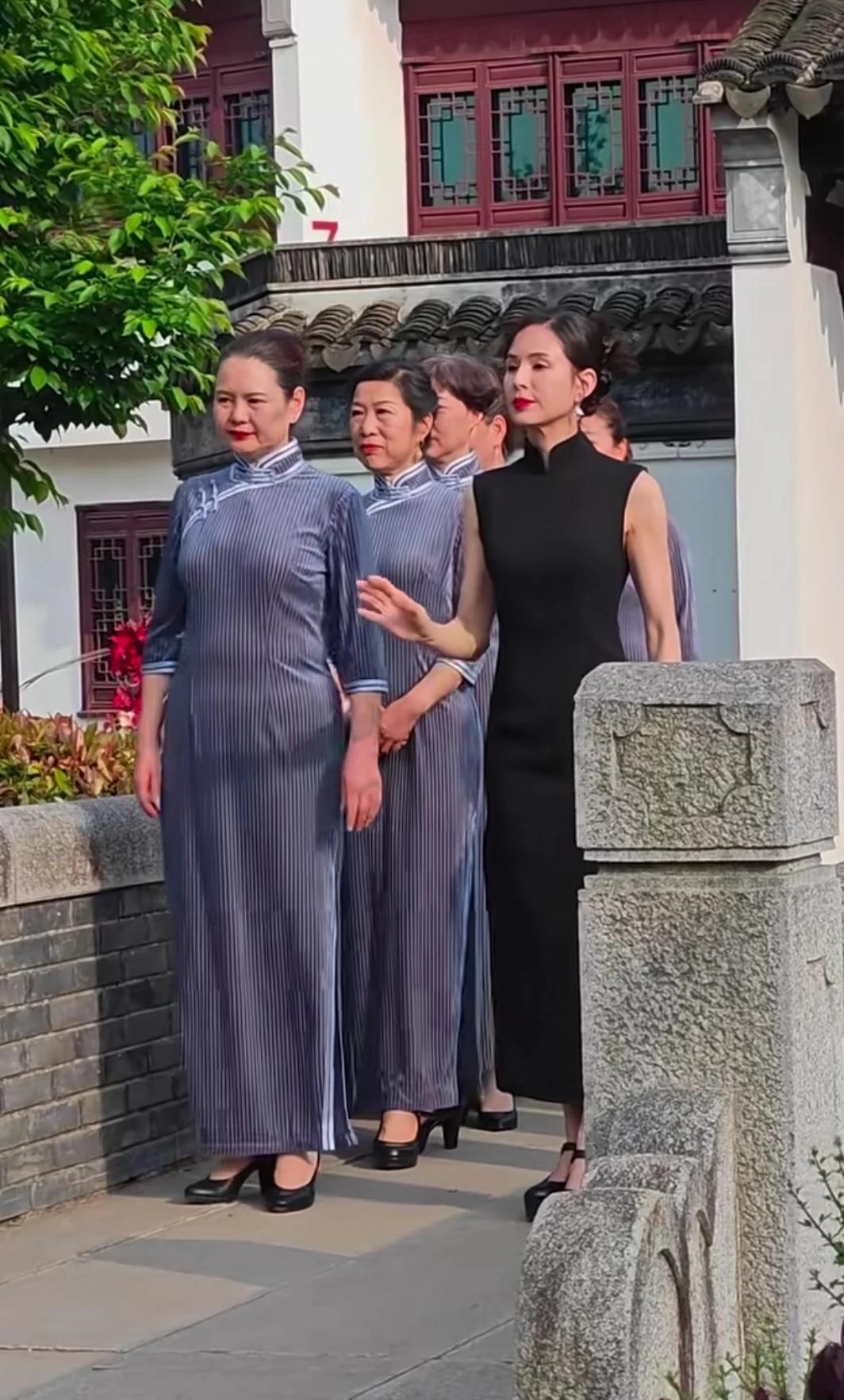 李若彤和同龄人一起录制节目
明星和普通人真的就是有区别
同龄人中，明星确实更漂亮