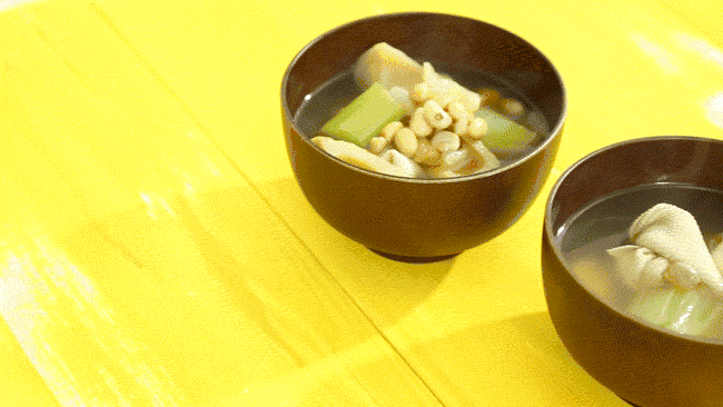 三十年前，我在农村中学读书。学校的食堂，从来没做过一次炒菜或者炖菜。后来自己没长