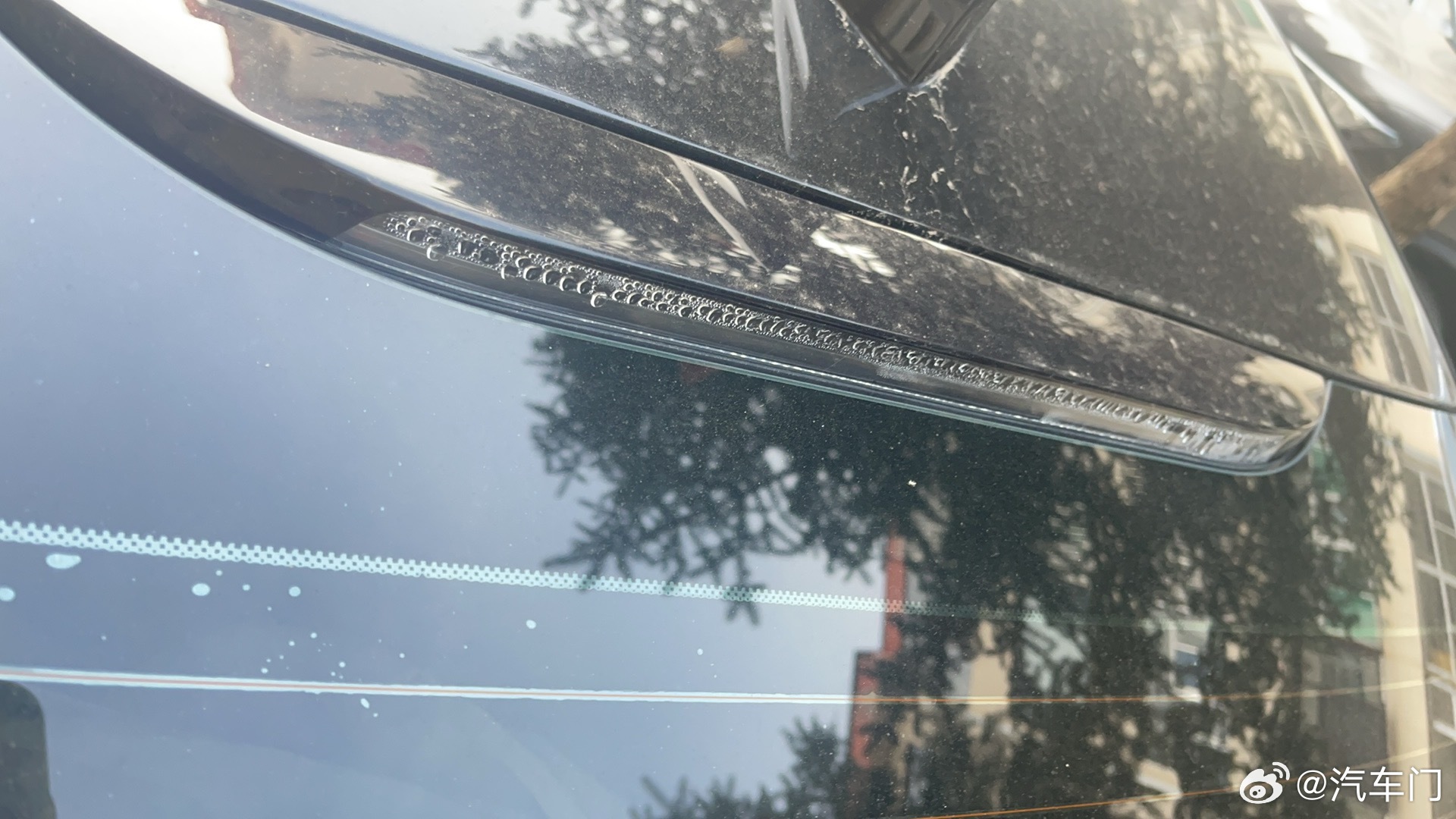 车主投诉【别克君威高位刹车灯进水后开裂要求厂家免费更换】车主白先生向汽车门网投诉