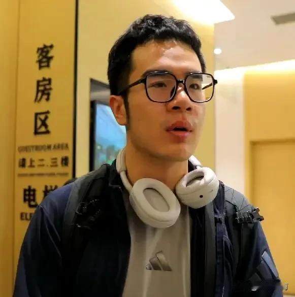 【中国男排回到宁波备战总决赛对手巴西队】
今天下午，中国男排已经回到宁波北仑基地