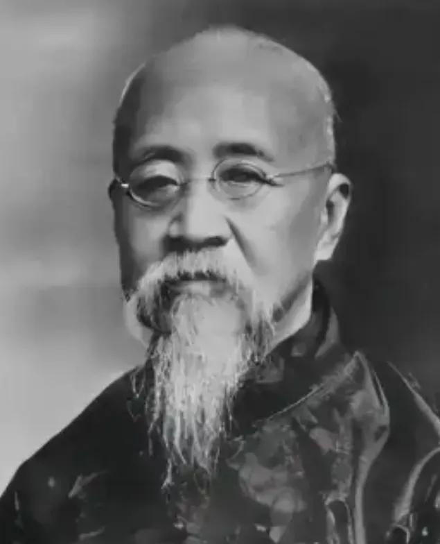1921年，北洋政府将15万斤、装了8000个麻袋的明清两朝档案，当成废纸作价4