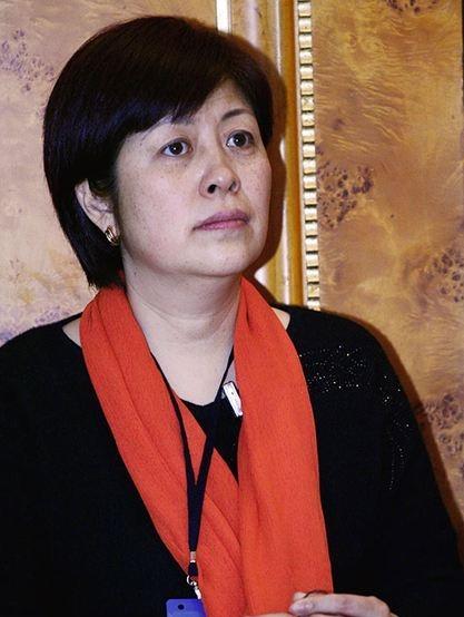 2005年，王京花带着几十名艺人离开华谊，集体跳槽竞对手橙天娱乐，橙天娱乐的老总