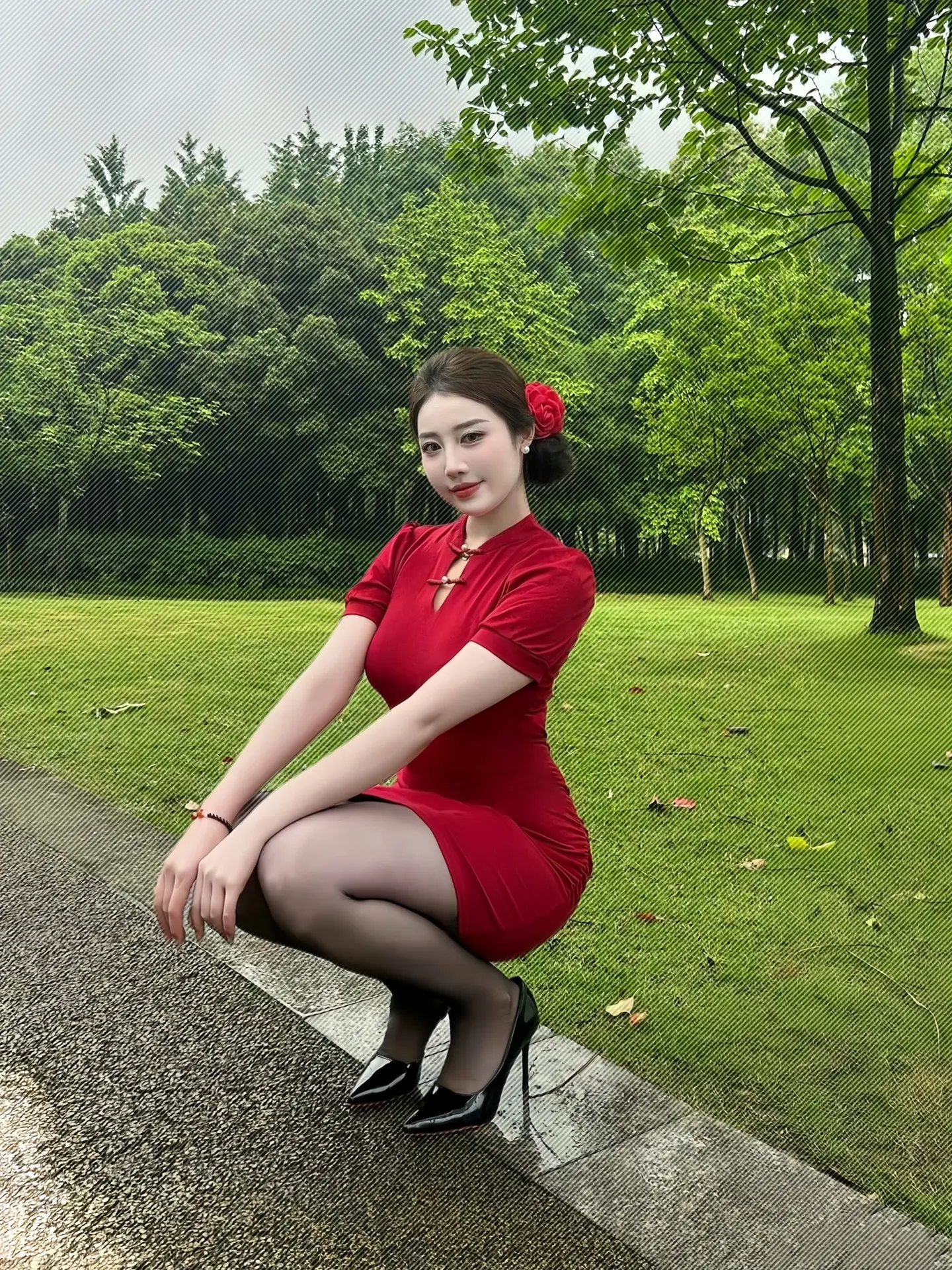 风情万种难抵挡，淡施脂粉溢清芬；总有人间一两风，填我十万八千梦。