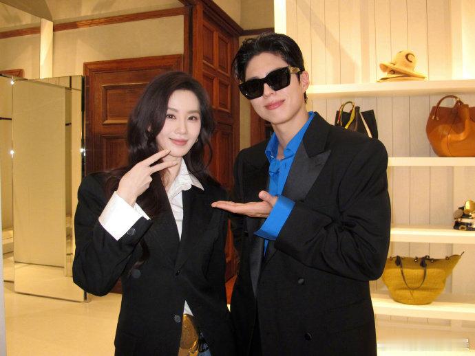 刘诗诗朴宝剑王安宇孙千合照刘诗诗朴宝剑王安宇孙千合影刘诗诗朴宝剑王安宇孙千合照，