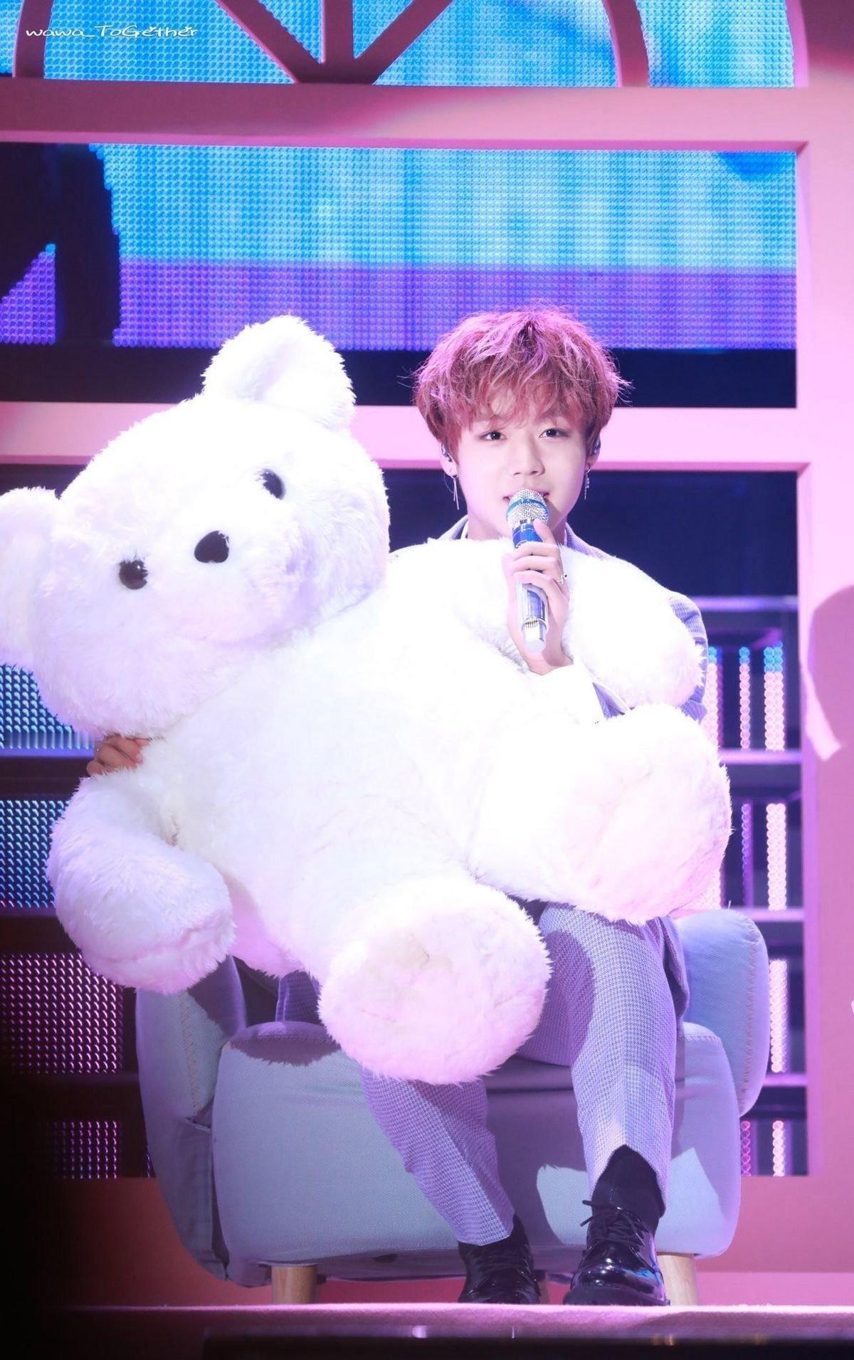 朴志训  朴志训 “ᵀʰᵉʳᵉ ⁱˢ ᵃˡʷᵃʸˢ ᵘⁿᵉˣᵖᵉᶜᵗᵉᵈ ʷᵃʳ