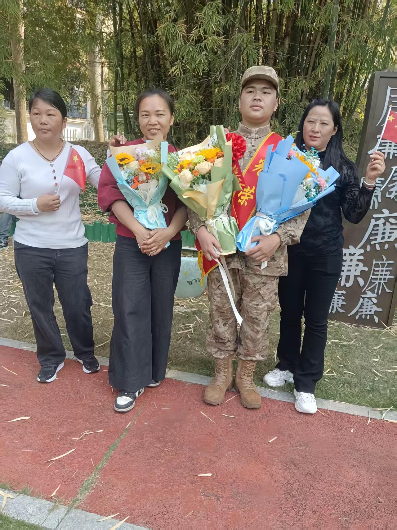 恭喜侄儿光荣入伍