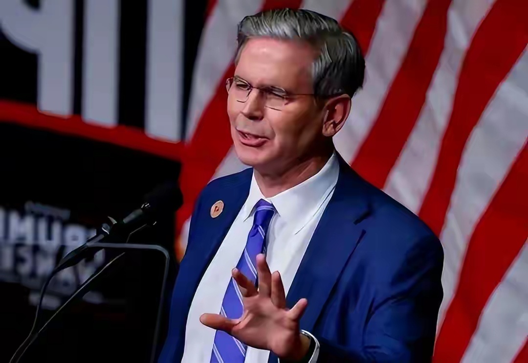 美国财长：中国应“自废武功”，这样才可成为西方的可靠伙伴。 