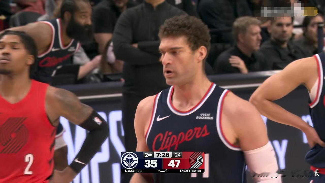 我一定要好好的夸夸快船老将大洛佩兹！在今天快船客场挑战开拓者的上半场比赛中，大洛