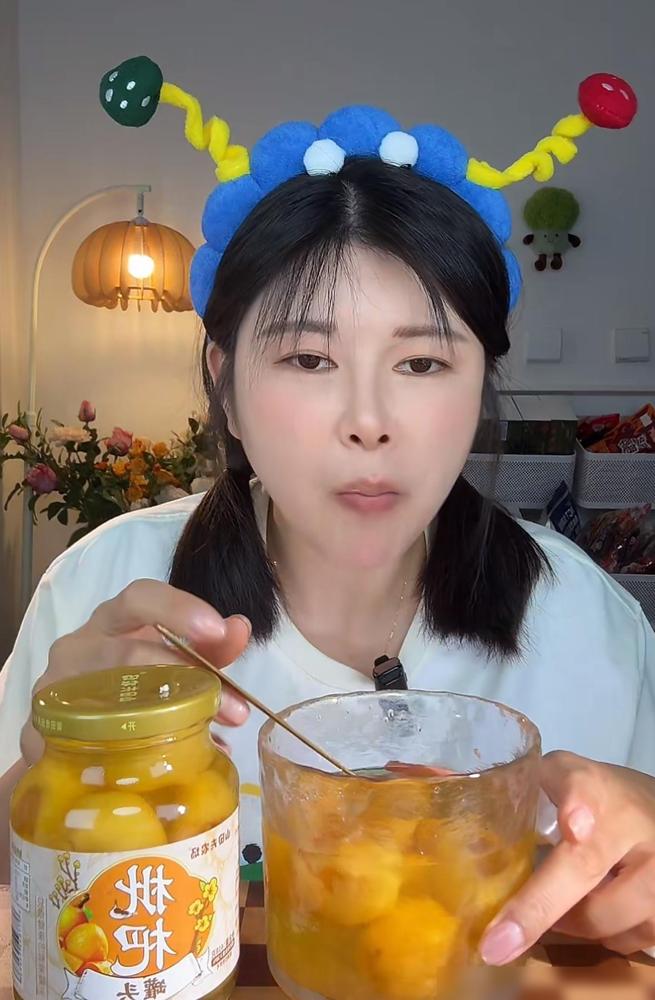 直播间里有人问小羊崽，你怎么变吃播了？

我刷到她的回应的时候真的挺感慨的，现在