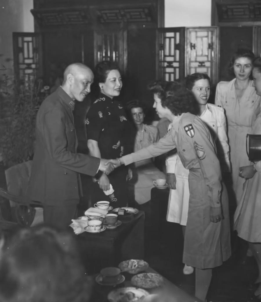 1945年夏蒋介石宋美龄夫妇在昆明