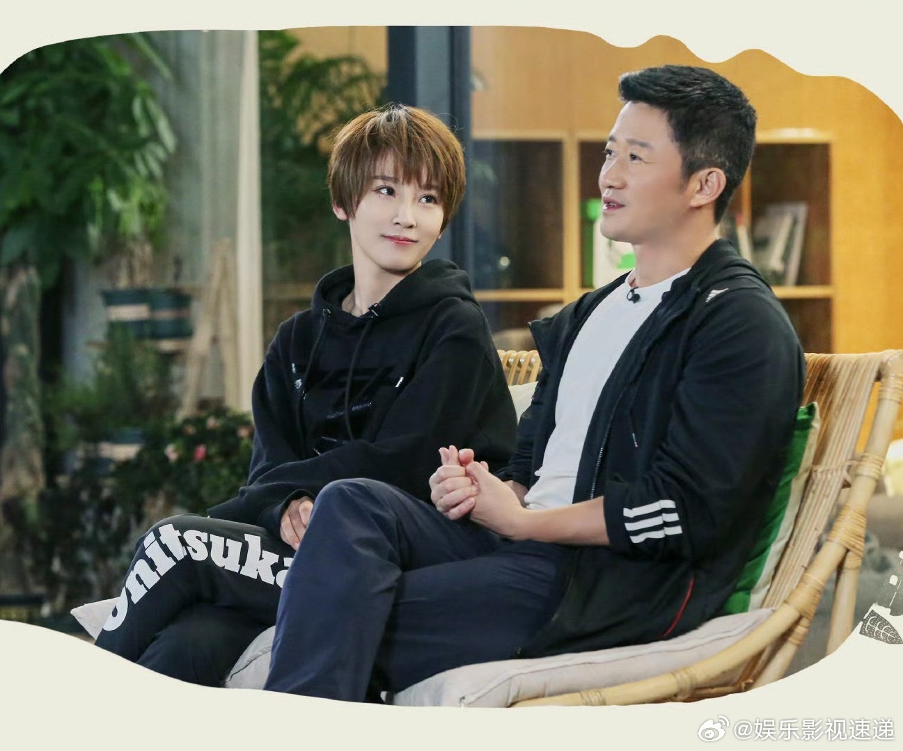 吴京点赞吐槽浪姐博文浪姐最强家属来了！吴京默默关注谢楠，意外点赞笑不活了 