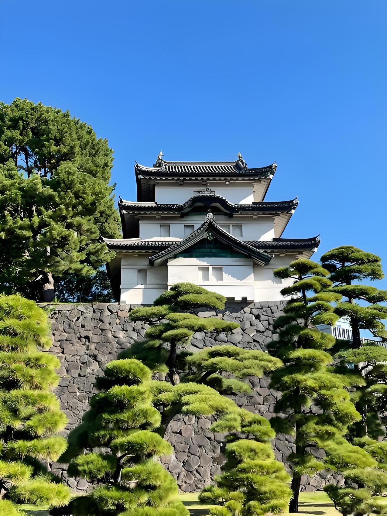 东京时间1945年8月9日凌晨，苏驻日使者马立克向外务省申请紧急会见东乡茂德。但