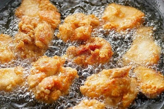 减脂期间要少吃的食物减脂期间需重点控制或少吃的食物种类较多，首先要严格限制添加糖