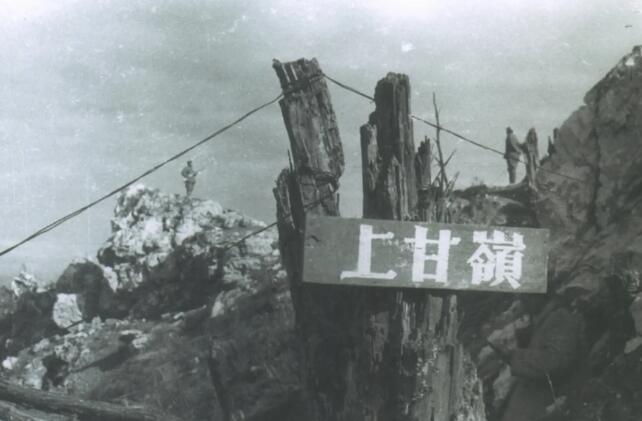 在电影《上甘岭》中有一个经典情节，志愿军战士在坑道里传递一个苹果，大家都舍不得吃