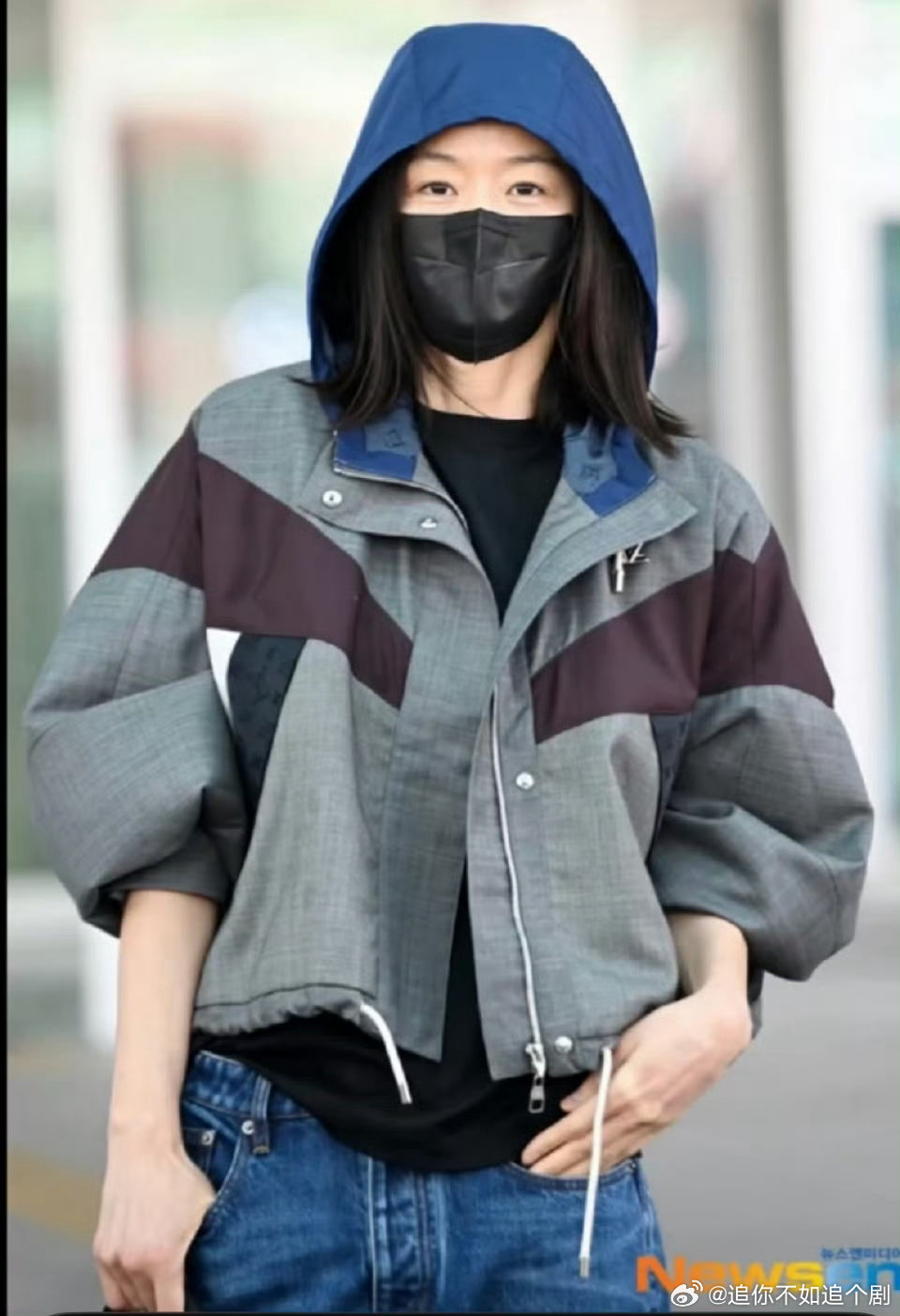 刘亦菲全智贤撞衫刘亦菲全智贤同款外套 刘亦菲全智贤撞衫啦！全智贤巴黎时装周机场外