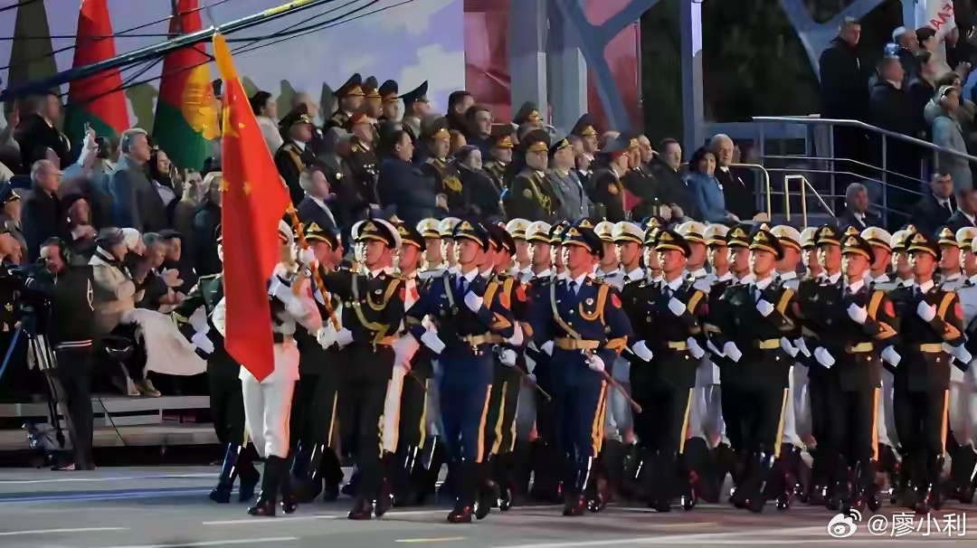 中东战事扩大冲击全球刷视频看到伊朗一位网友的留言，瞬间破防，他说：大半个地球都在