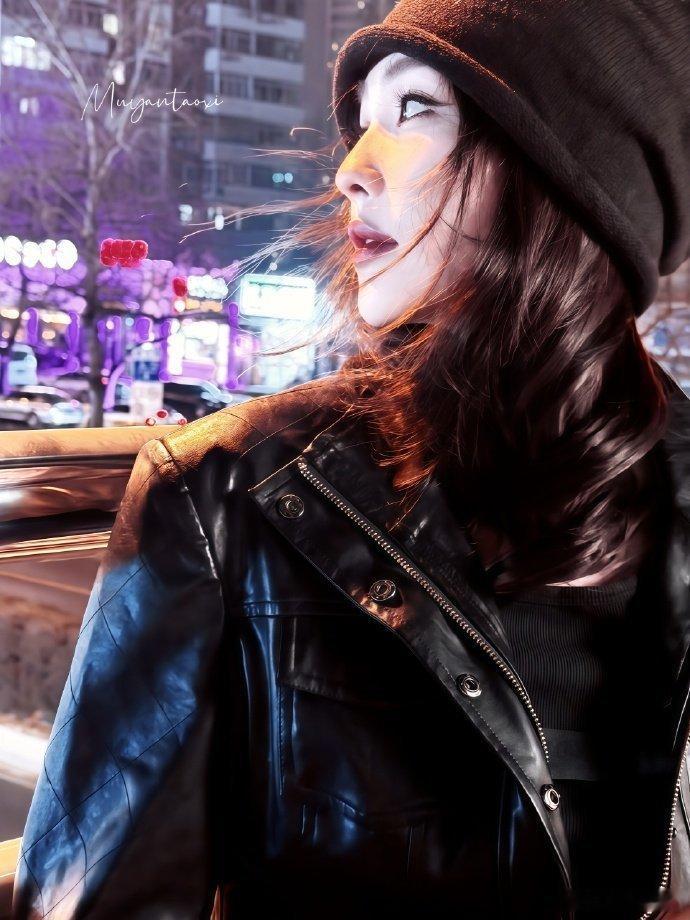 白鹿白鹿抢孩子咯亲爱的客栈鹿鹿你怎么这样啊！看到可爱小孩就爱不释手，这里可爱的小