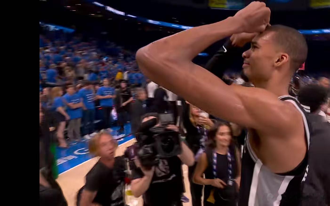 【文班亚马抢七赛后哭了 】5月31日，NBA季后赛西部决赛，马刺111-103战