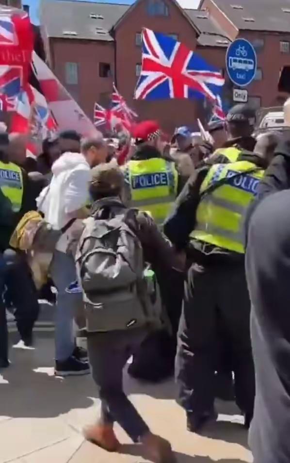 [吃瓜群众]如今的英国🇬🇧，工党白左集团对“民粹”重拳出击，昂撒主体民族似乎