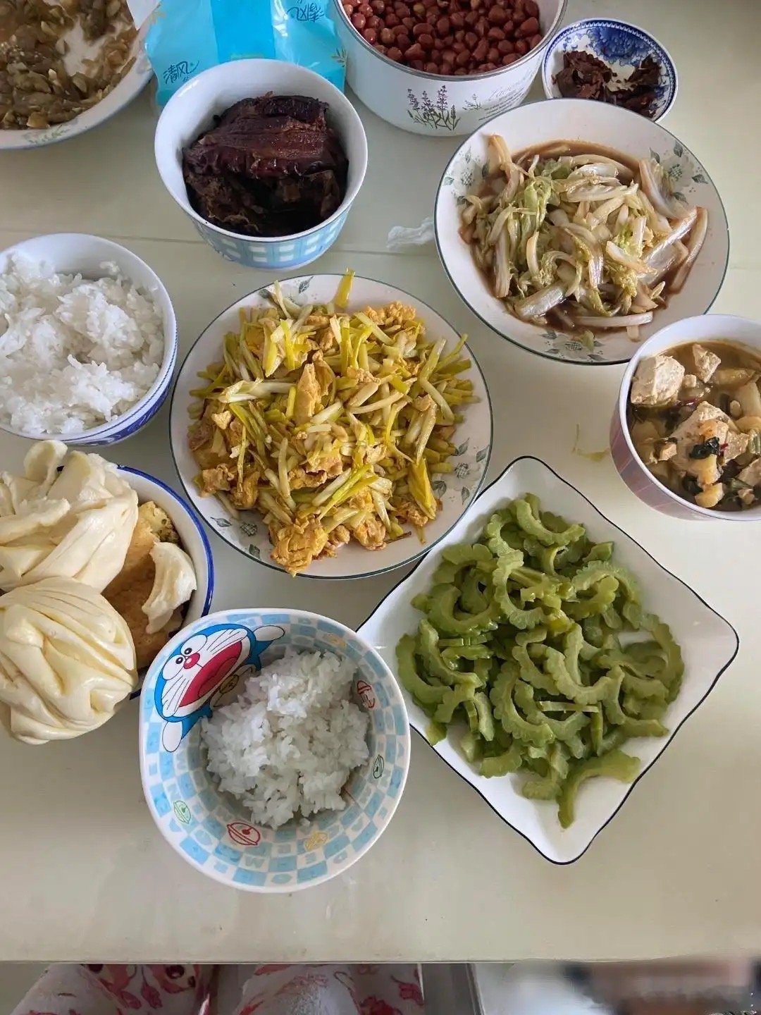 公婆同住，谁家早饭吃炒菜啊 