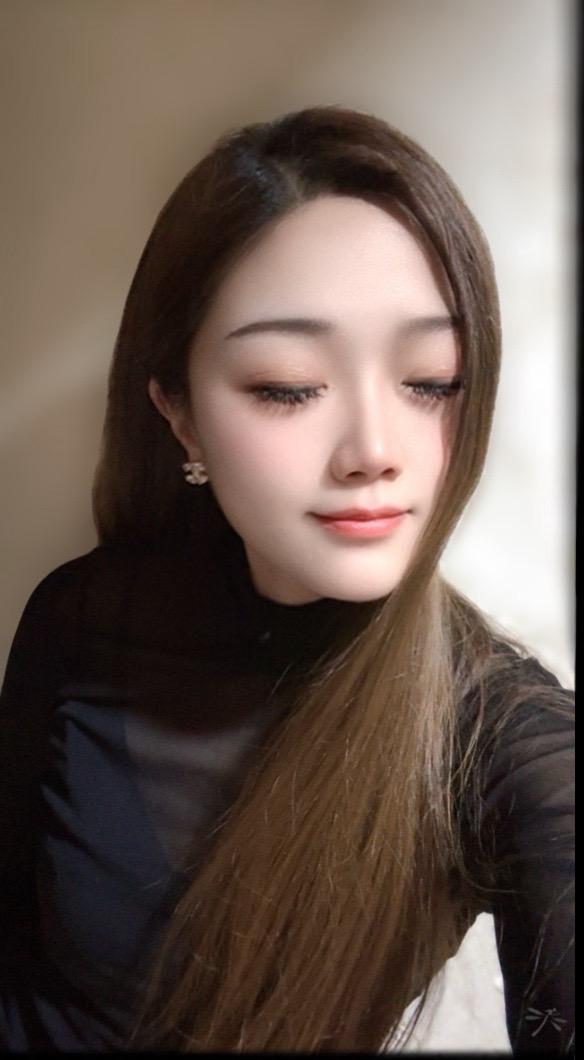 你的气质里，藏着你走过的路，读过的书和爱过的人🌹