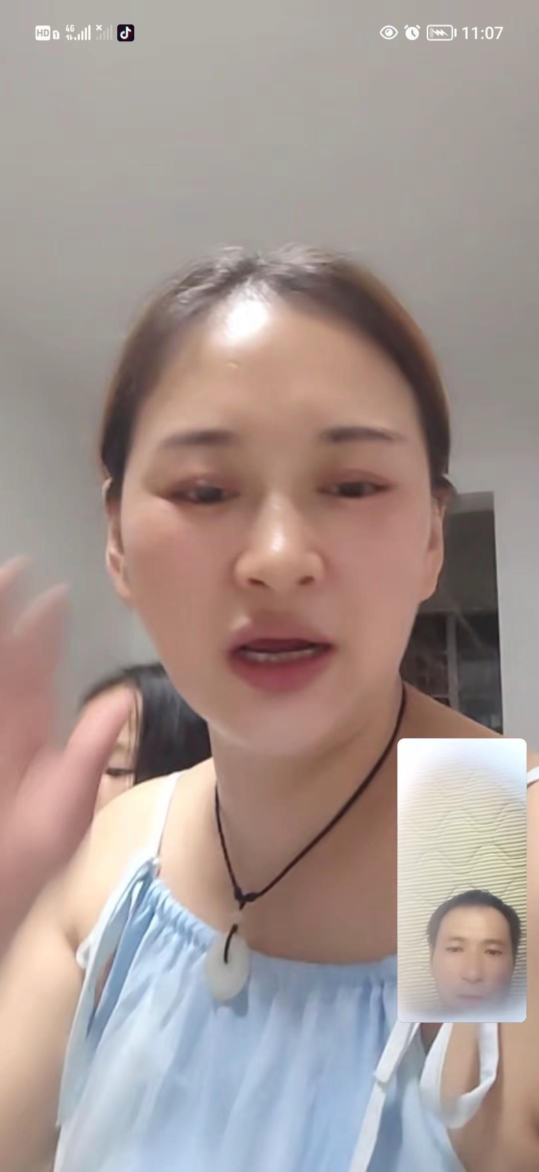 想到这些年的付出，一心一意只为别人着想，而冷落了自己的家人，这一刻，真的眼泪止不