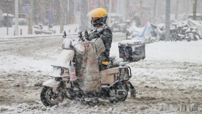 没有想到余生遇到济南极端降雪。2025年3月2日，山东地区遭遇了一场突如其来的寒