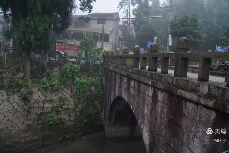 三张图，唐兴桥从破败走向新生。唐兴桥是窑湾古镇的核心古桥。历史上有句老话，先有石