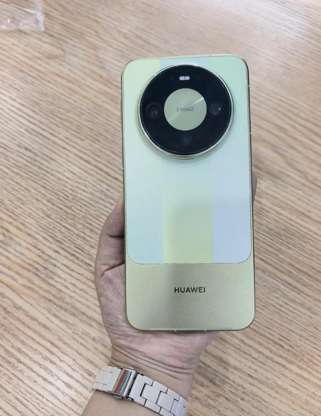 华为Mate90这个晶格绿颜色怎么越看越喜欢