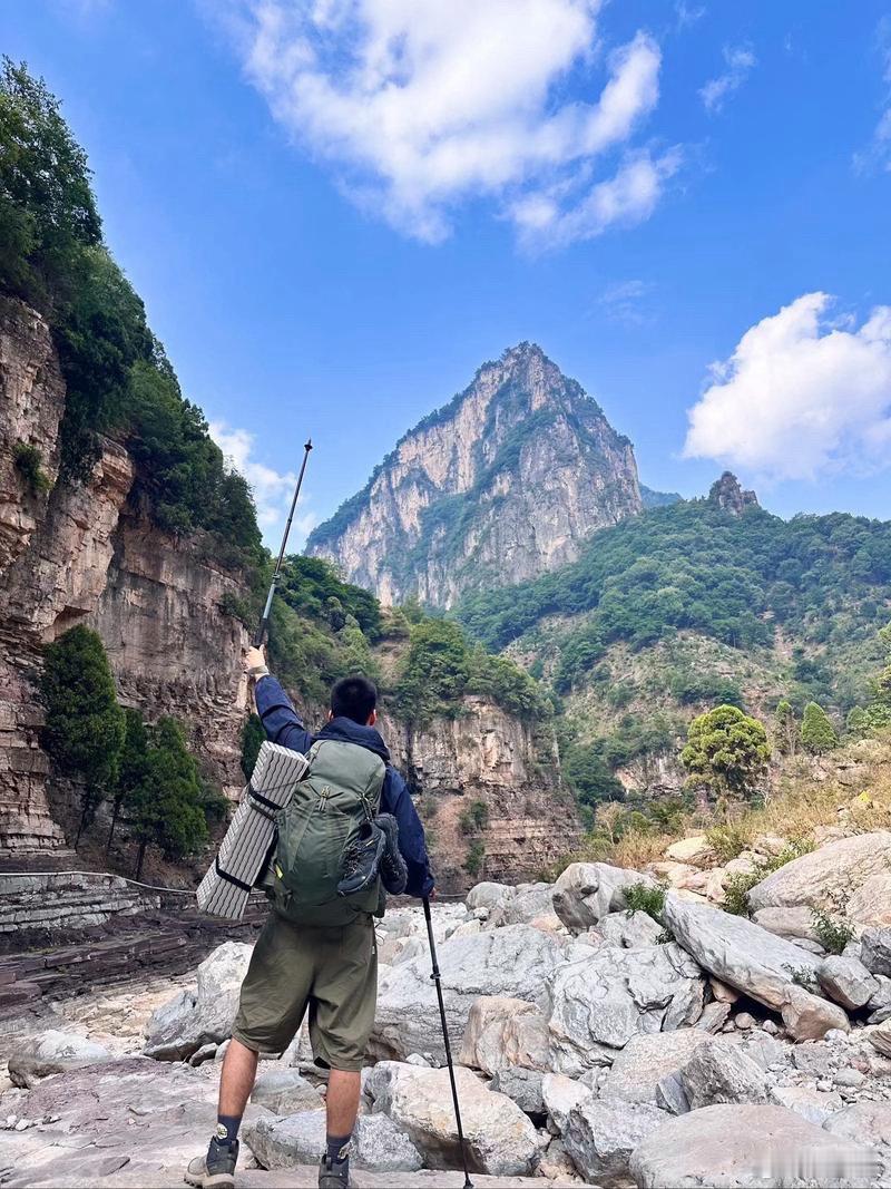 官方回应南太行徒步野线垃圾遍地 近日，澎湃新闻记者实地探访发现，热门徒步路线“南