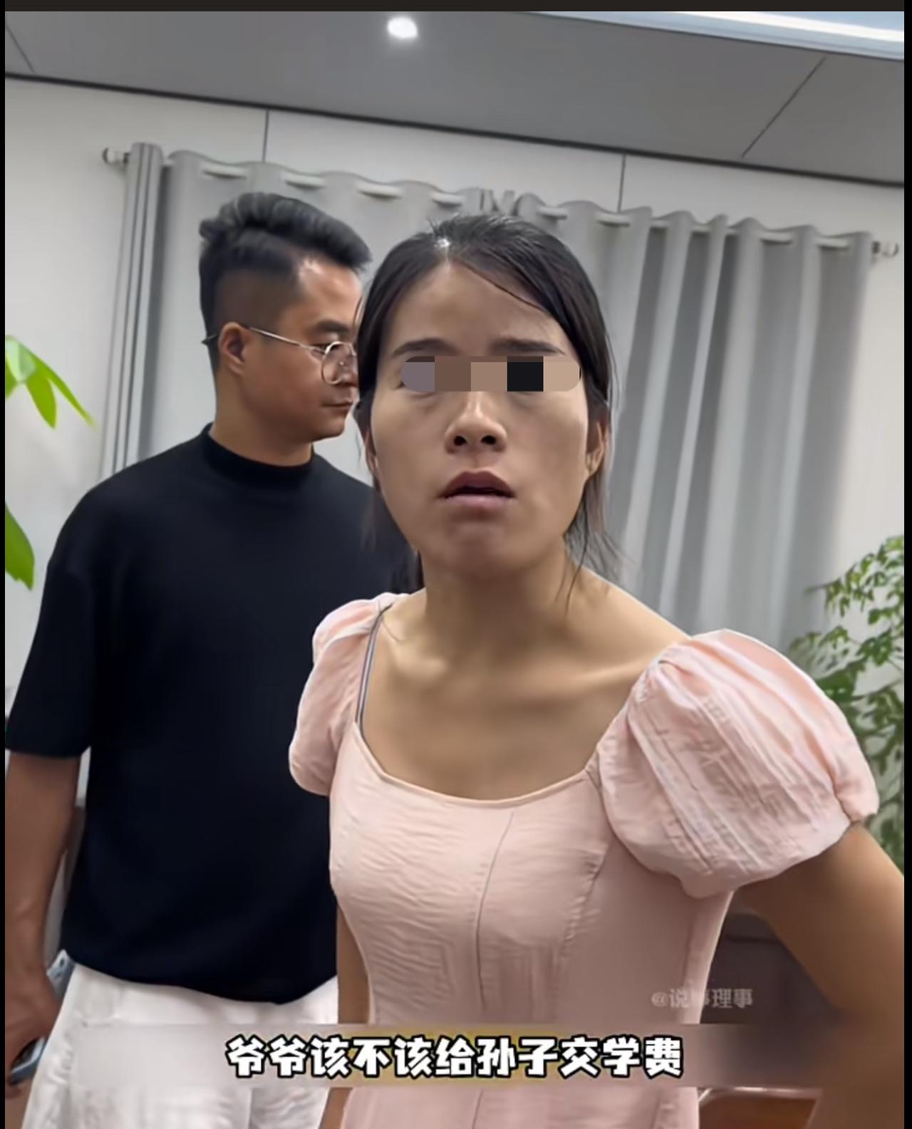 大儿媳给孩子爷爷要两个儿子的学费，小叔子看不过去，引发了争执。

大儿媳妇振振有