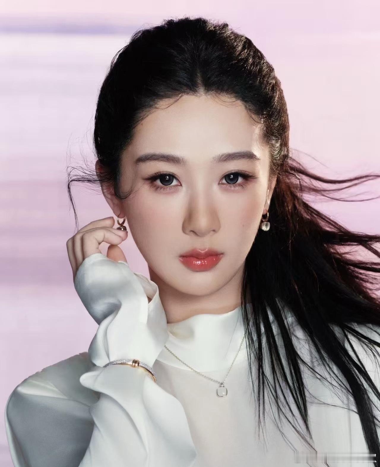 杨紫最新商务预热🆕，视后第一个代言来啦 