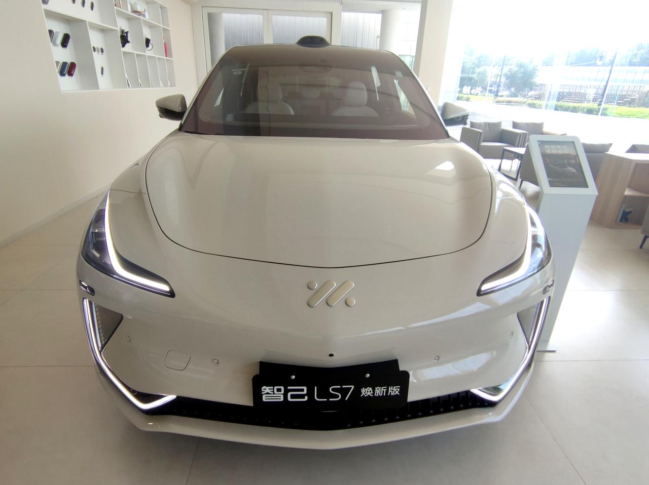 《智己LS7》焕新版三电优势
  中大型纯电旗舰SUV智己LS7，于2025年6