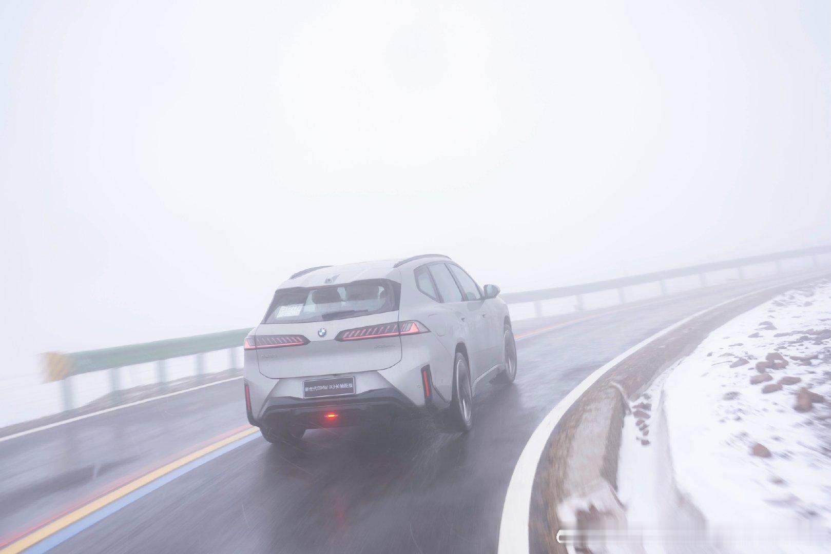 新世代BMW iX3长轴距版完成环青海湖续航挑战，无补能行驶超800公里后仍余2