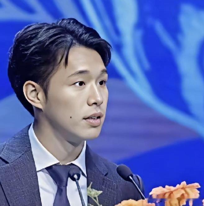 cba企二代接班样本，小刘总签约克里斯，三点启示送给宏远小陈总
1.辽粤少主同台