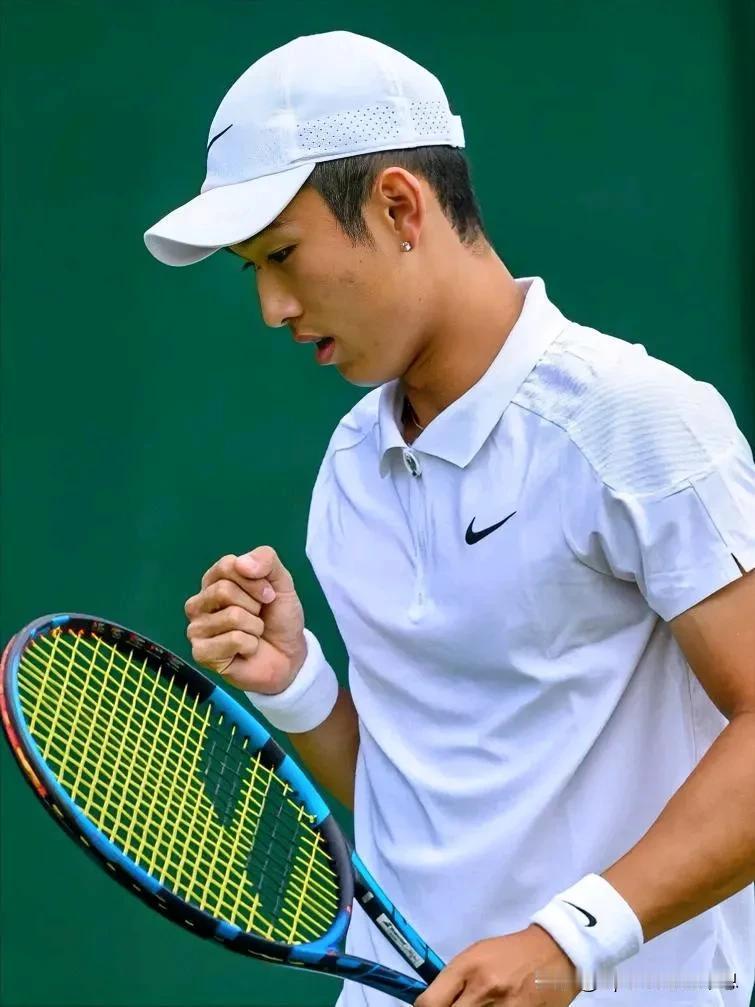 2024温网男单第二轮，中国小将商竣程大战迪米特洛夫。
7月4日
🎾男子单打第