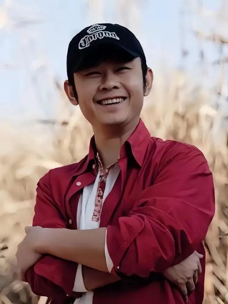 刀郎，可算是乐坛近代史难得一见的天才，堪称歌唱家、作曲家、作词家、音乐家、指挥家