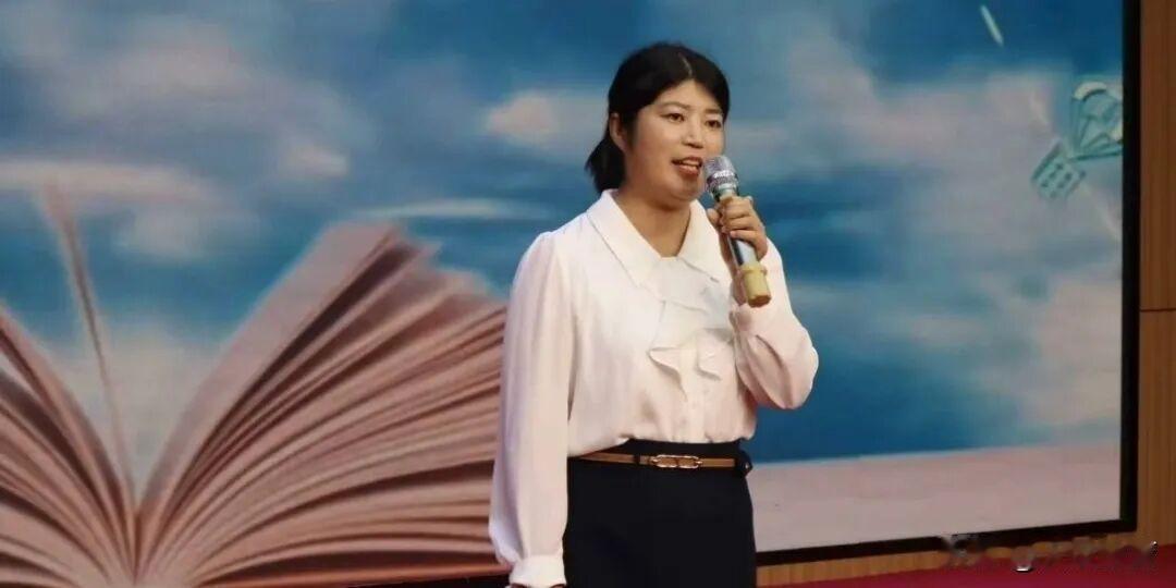 洋县城北小学     马欢
我们常说，师德无声，却有千钧之力。在我的身边，就有这