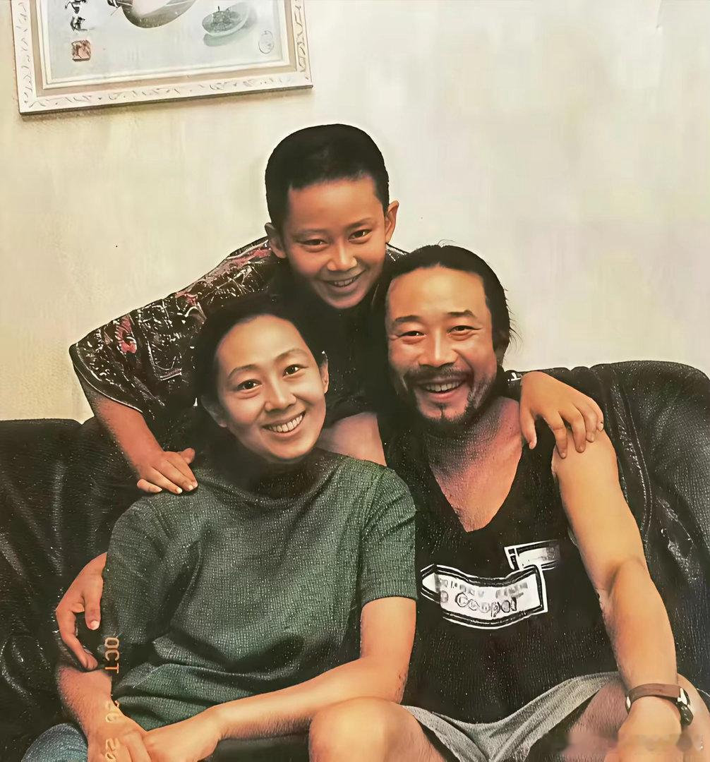 摄影人  窗外的景色。（图片来自网络分享）人生是一段来了又走的旅程，有喜有悲才是