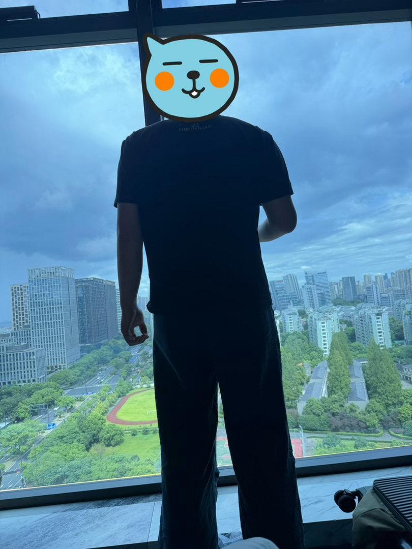 我跟徐庆涛在一起特别有安全感，他185又高又壮，我踹他，自己都往后退而他纹丝不动