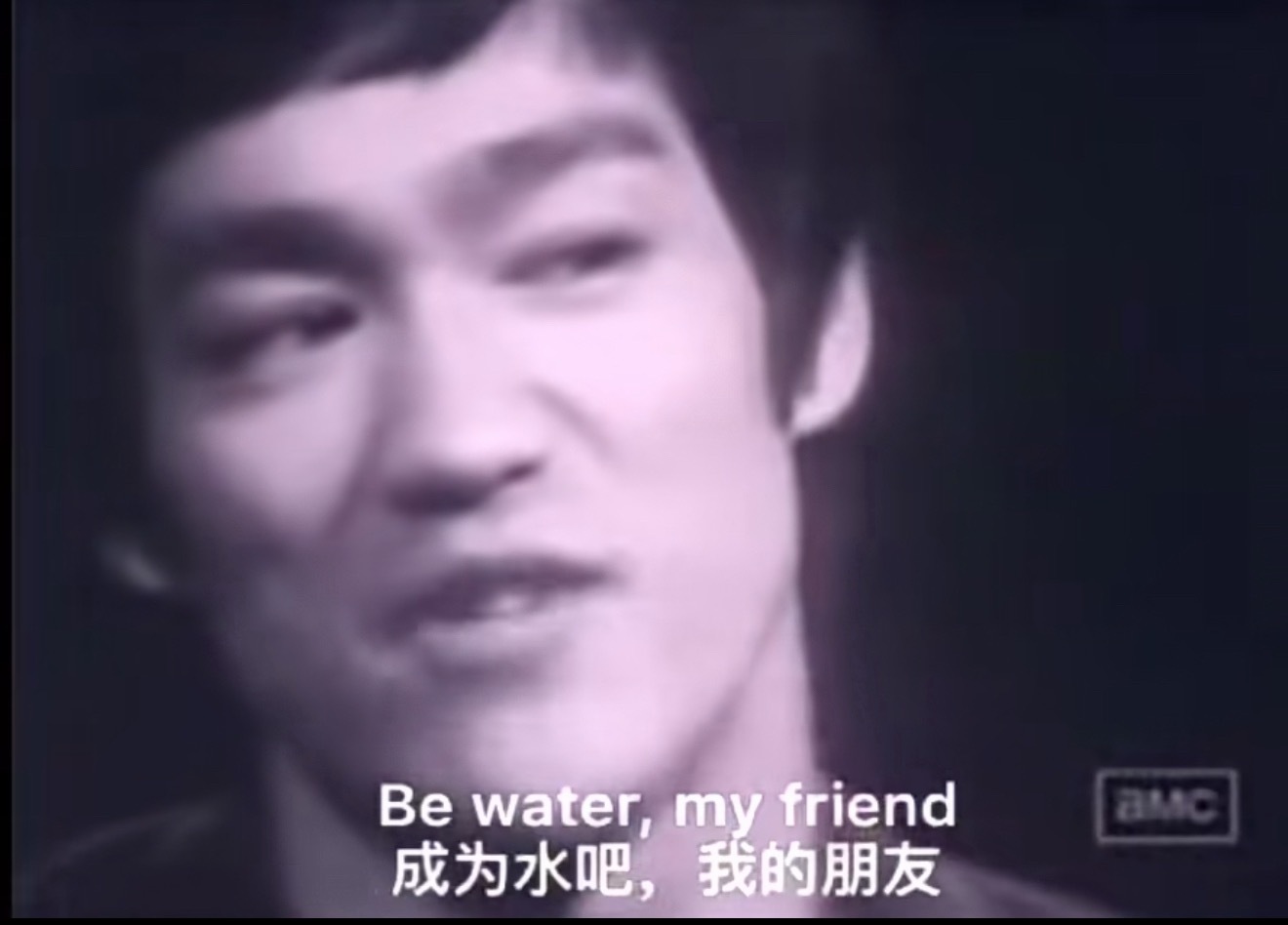 看完功夫女足都看的出来周星驰最爱谁：是的！周星驰唯爱李小龙，是唯爱！ 