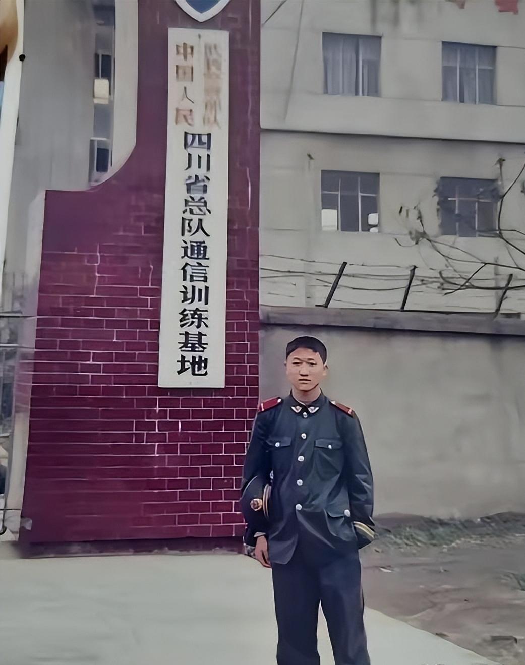 2006年，2名壮汉挟持一名18岁重庆土家族女孩。途中，女孩求助同车的武警战士。