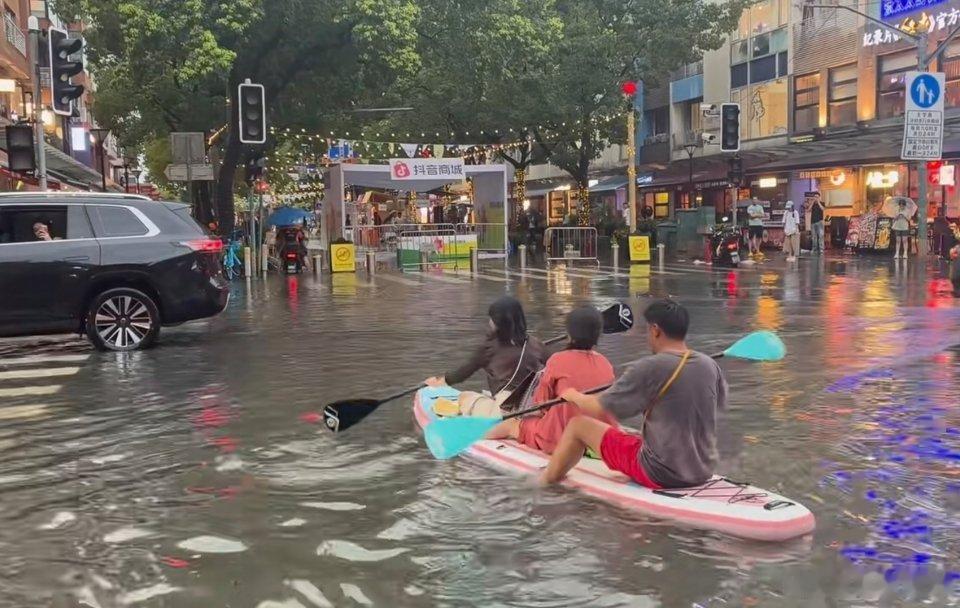 上海被水淹了 