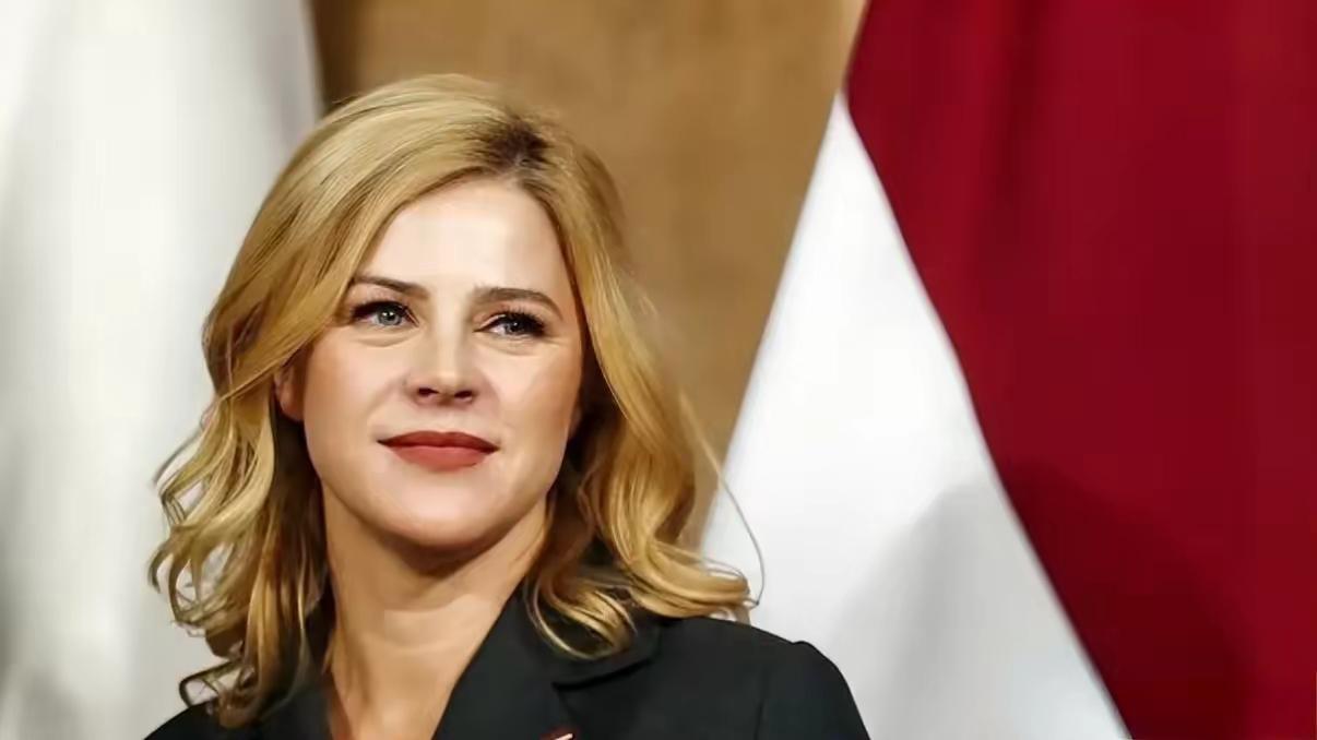 国虽小，正义不弱！
当地时间2月17日，拉脱维亚总理埃维卡·西利尼亚表示，拉方将