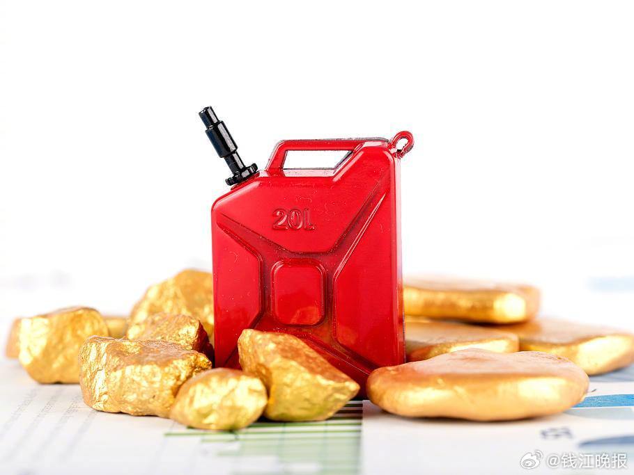 【#中东局势持续升级油价会怎么涨#】“霍尔木兹海峡承担着全球约三分之一的海上原油